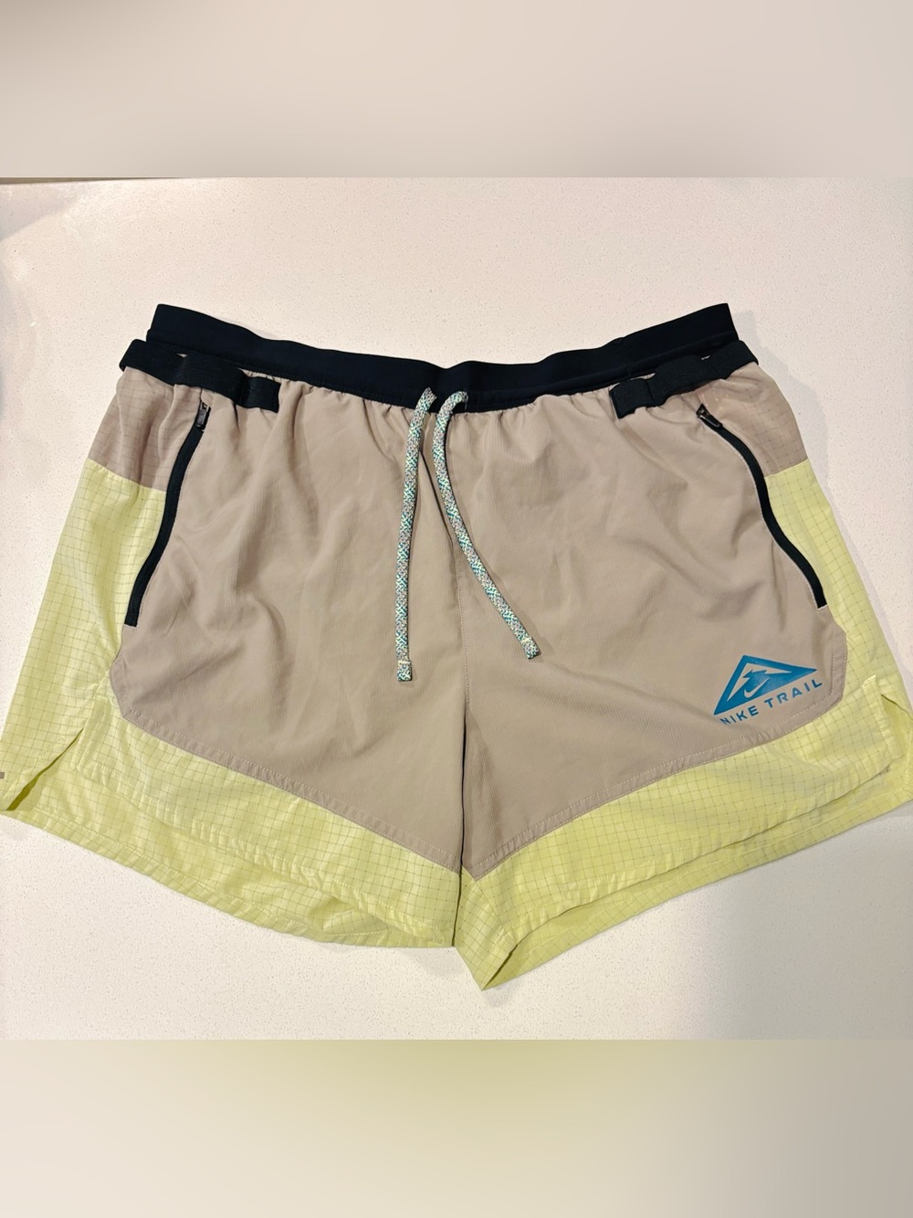 Nike Trail Women’s Running Shorts  Zip Pockets Size Large L